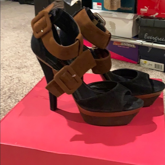 Shoes - Picture 2 of 3